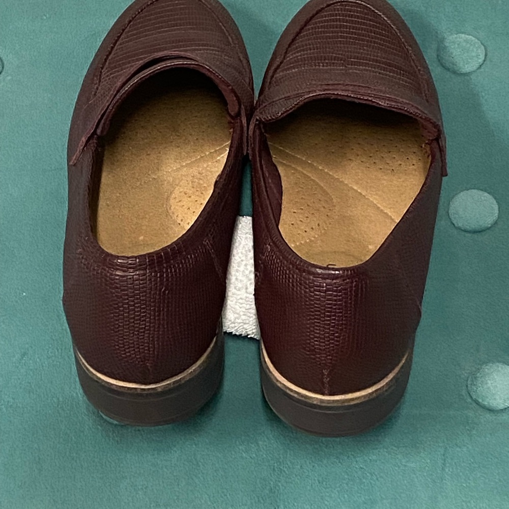Women’s Clark’s 8.5 US Trish Rose Leather Burgundy Loafers - Picture 8 of 11